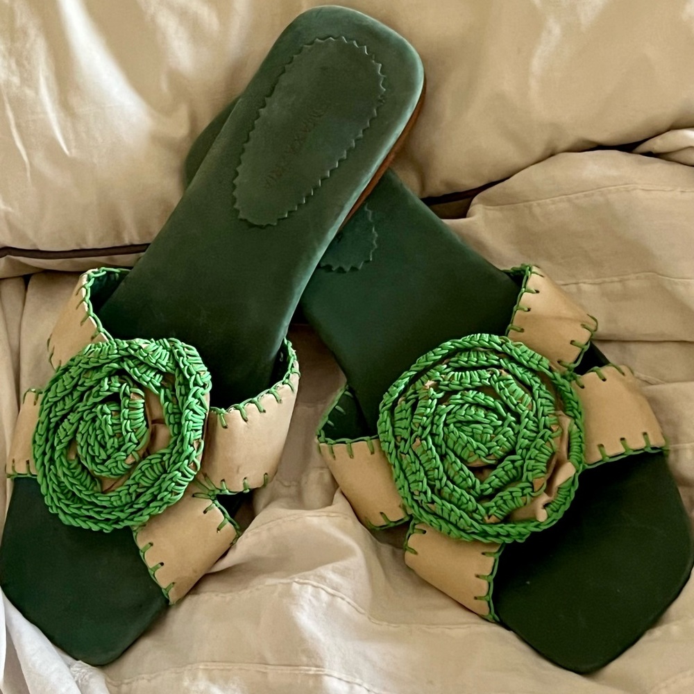 Bcbg flat genuine leather summer sandal with crochet design on top, like new